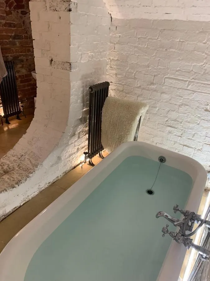 Lavish Apartment At Montpellier Gardens Челтенхам