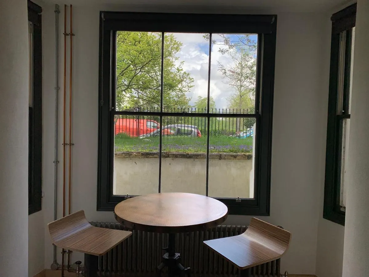 Lavish Apartment At Montpellier Gardens Челтенхам
