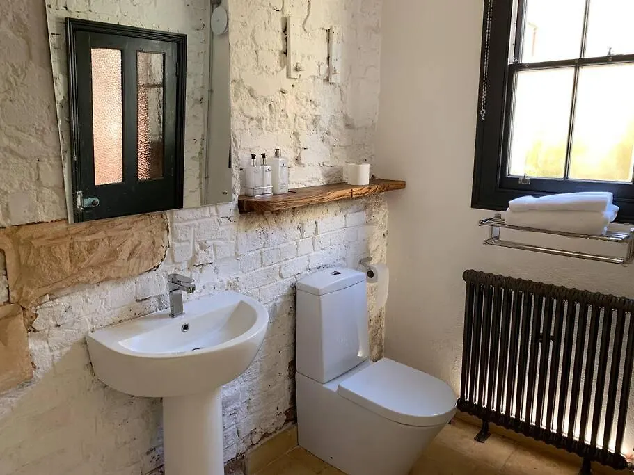 Lavish Apartment At Montpellier Gardens Челтенхам Великобритания
