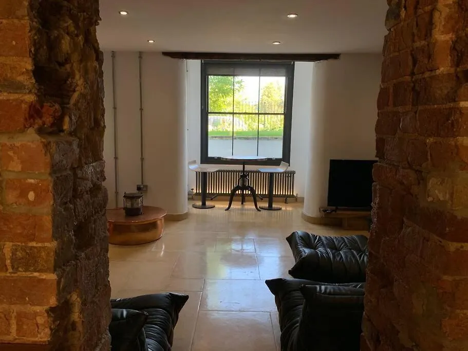 Lavish Apartment At Montpellier Gardens Челтенхам 0*,